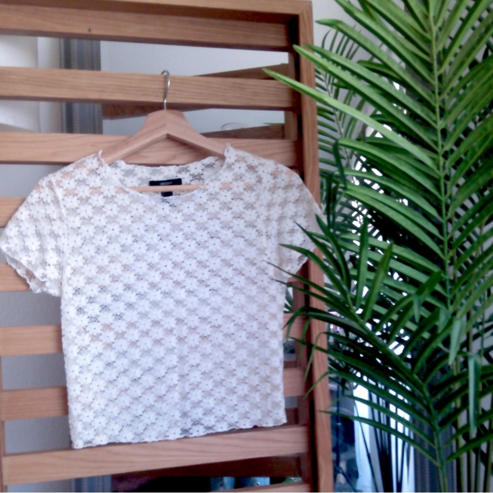 Forever 21 White Floral Lace Tee - L
